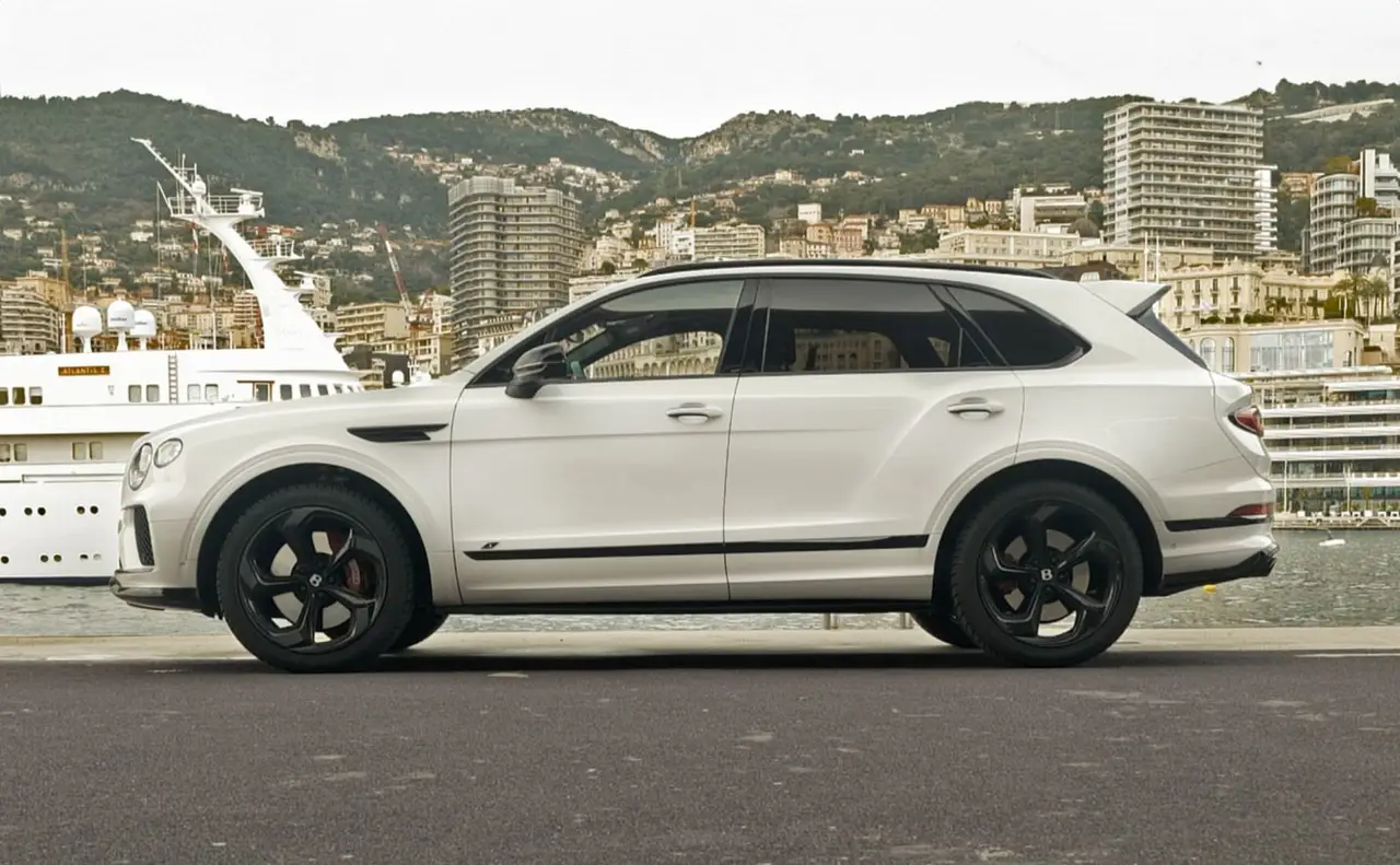 Bentley Bentayga V8-S 2024, front view — Rome Luxury Cars, Rome. Bentley Bentayga V8-S in Rome Renting the 2024 Bentley Bentayga V8-S in Rome provides a…