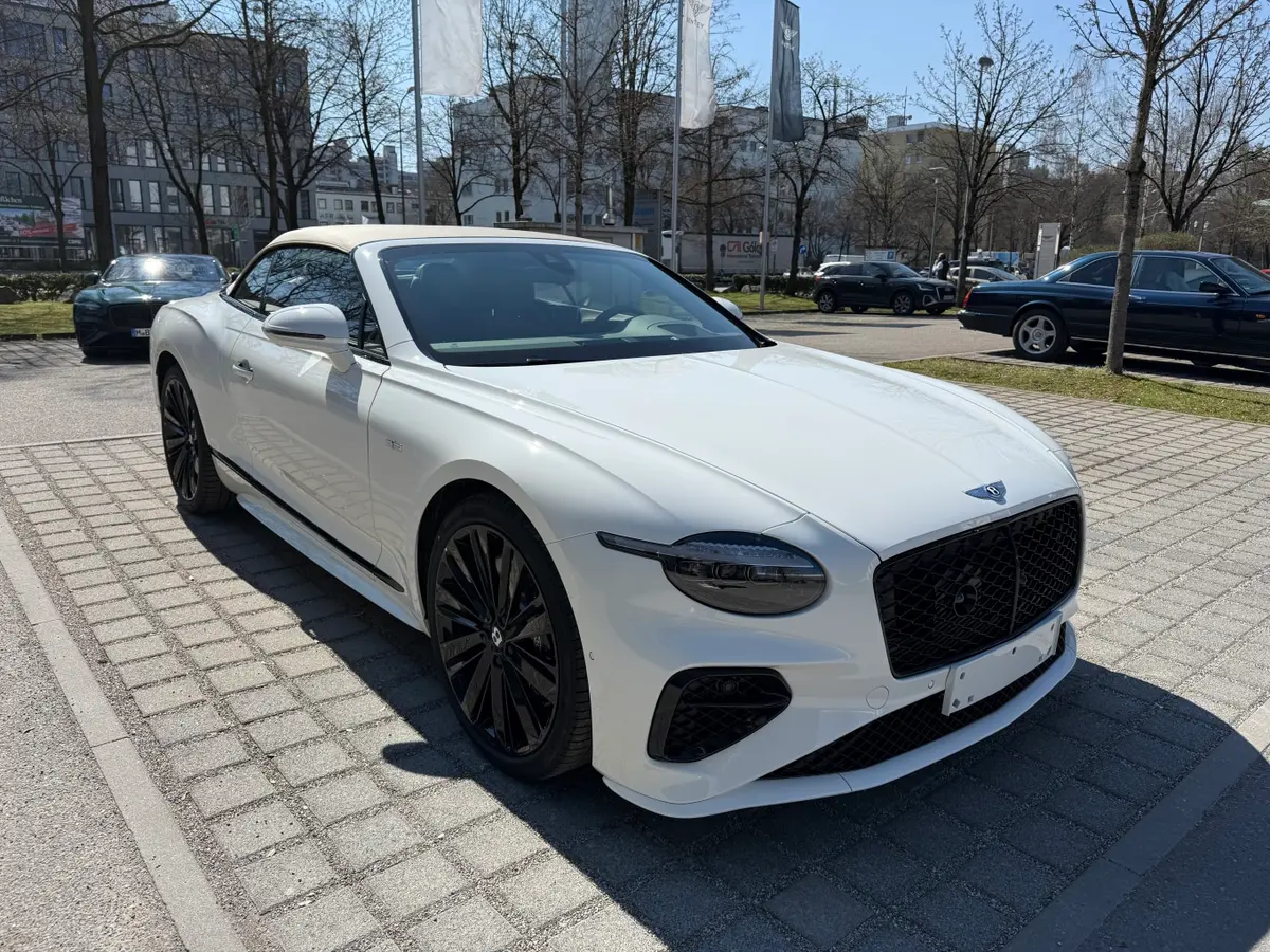 Bentley Continental GTC Speed 2025 — Rome Luxury Cars, Roma. Bentley Continental GTC Speed en Roma El alquiler del Bentley Continental GTC Speed 2025…