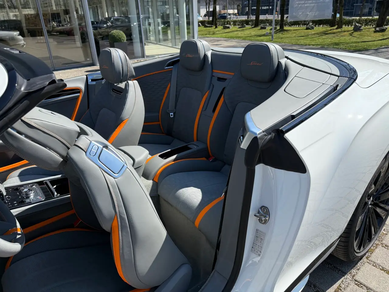 Bentley Continental GTC Speed 2025, vista trasera — Rome Luxury Cars, Roma. Bentley Continental GTC Speed en Roma El alquiler del Bentley Continental GTC Speed 2025…