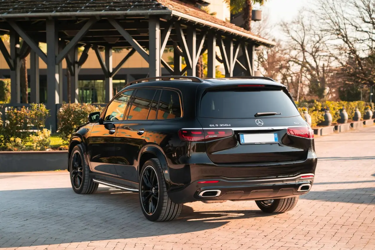 Mercedes Benz GLS-klasse 350 D Exclusive 7 Posti 2025, exterior — Rome Luxury Cars, Roma. Mercedes Benz GLS-klasse 350 D Exclusive 7 Posti en Roma El servicio de alquiler del…