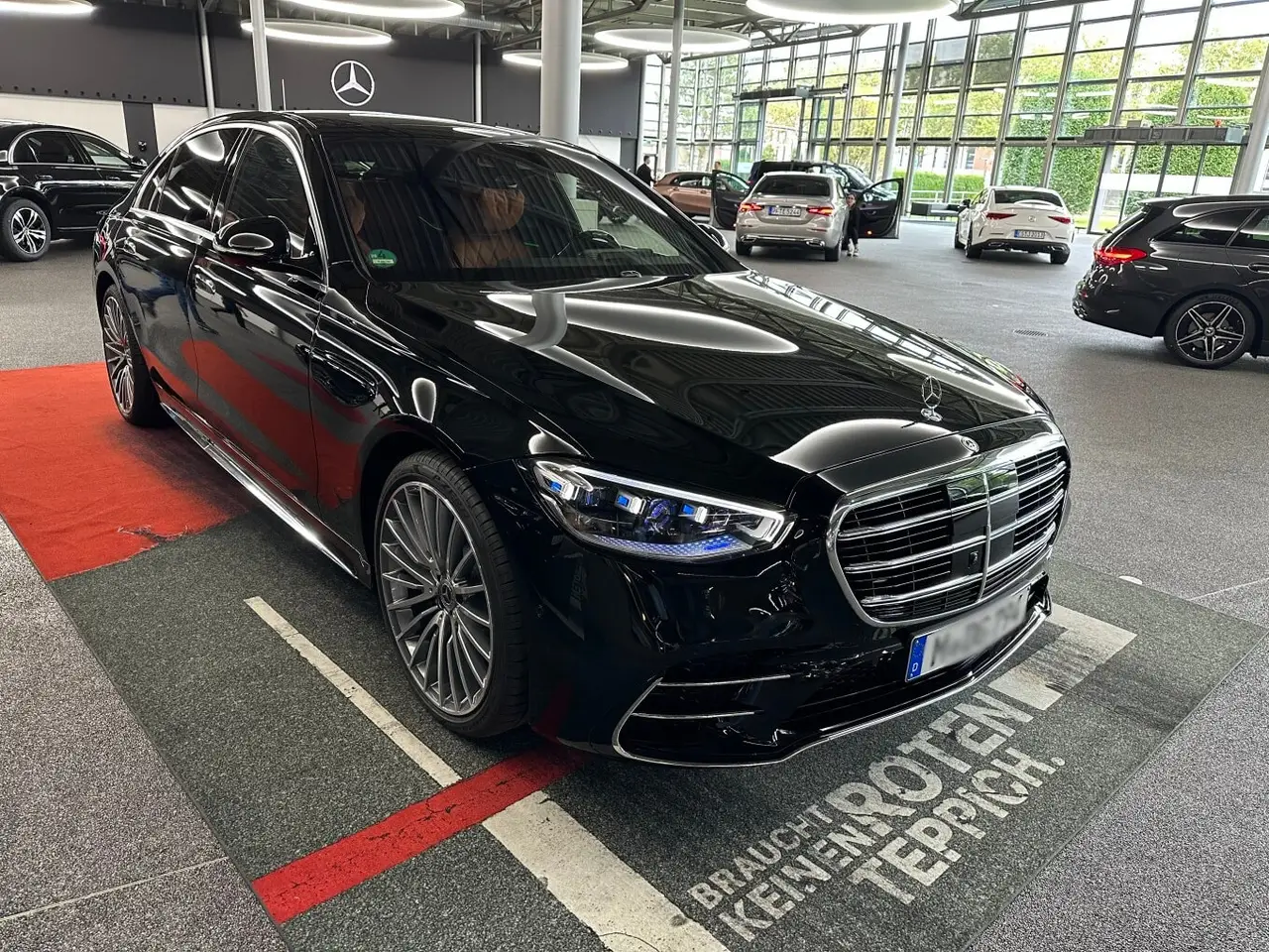 Mercedes Benz S-klasse S400 Long 4-Matic 2023, front view — Rome Luxury Cars, Rome. Mercedes Benz S-klasse S400 Long 4-Matic in Rome The 2023 Mercedes Benz S-klasse S400…