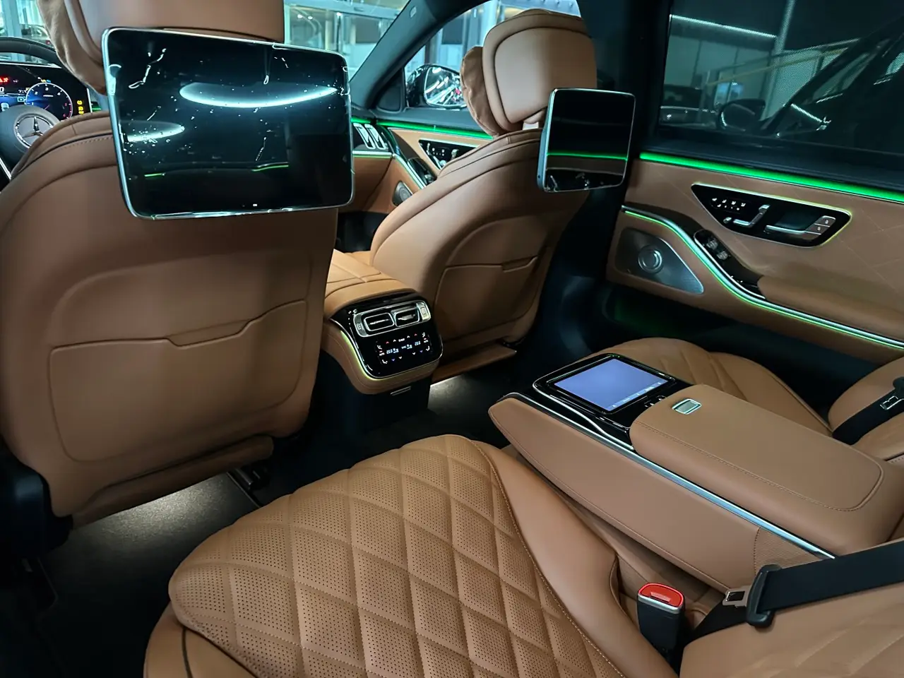 Mercedes Benz S-klasse S400 Long 4-Matic 2023, interior — Rome Luxury Cars, Rome. Mercedes Benz S-klasse S400 Long 4-Matic in Rome The 2023 Mercedes Benz S-klasse S400…