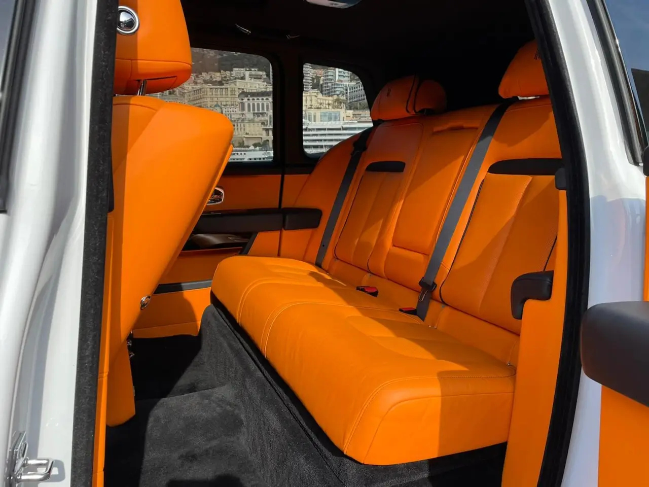 Rolls-Royce Cullinan 2022, front view — Rome Luxury Cars, Rome. Rolls-Royce Cullinan in Rome The 2022 Rolls-Royce Cullinan is available for luxury hire…