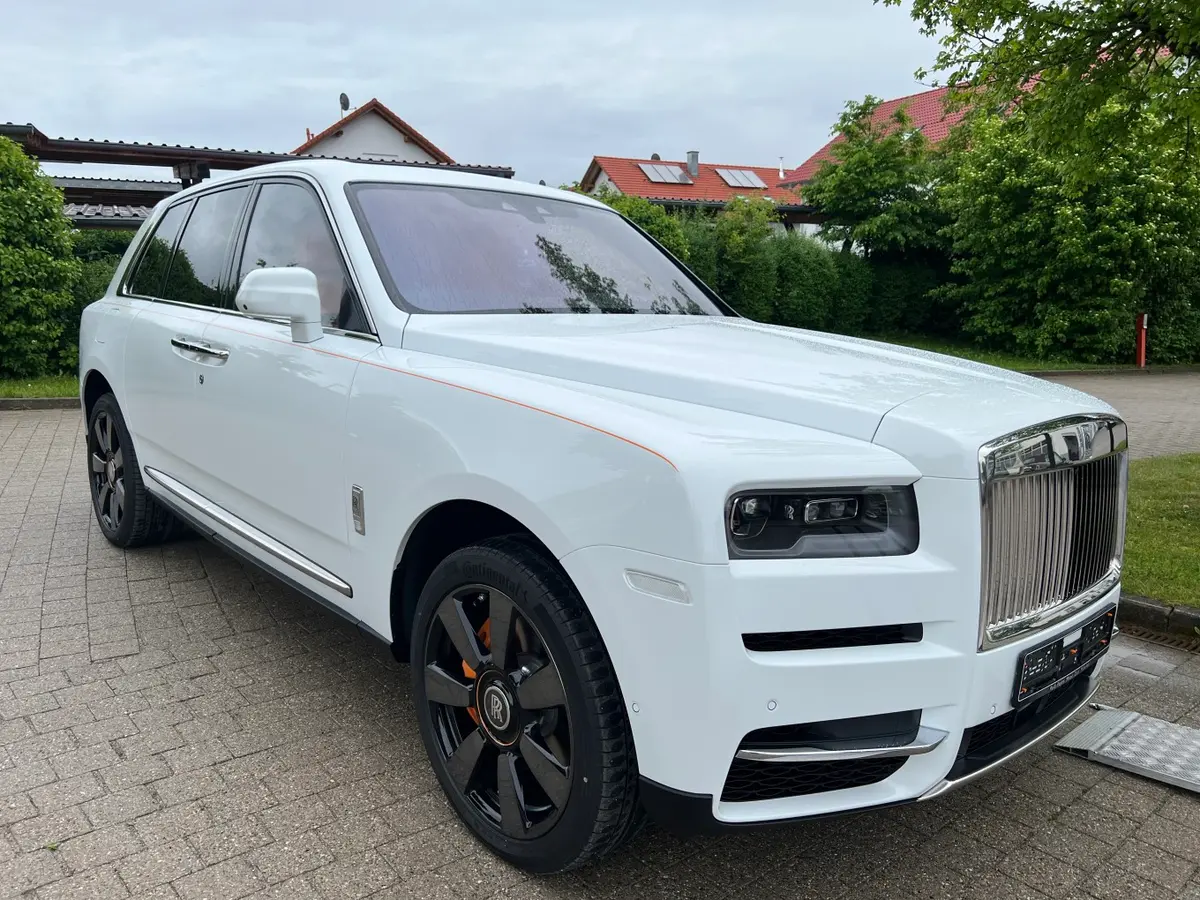 Rolls-Royce Cullinan 2022, interior — Rome Luxury Cars, Rome. Rolls-Royce Cullinan in Rome The 2022 Rolls-Royce Cullinan is available for luxury hire…