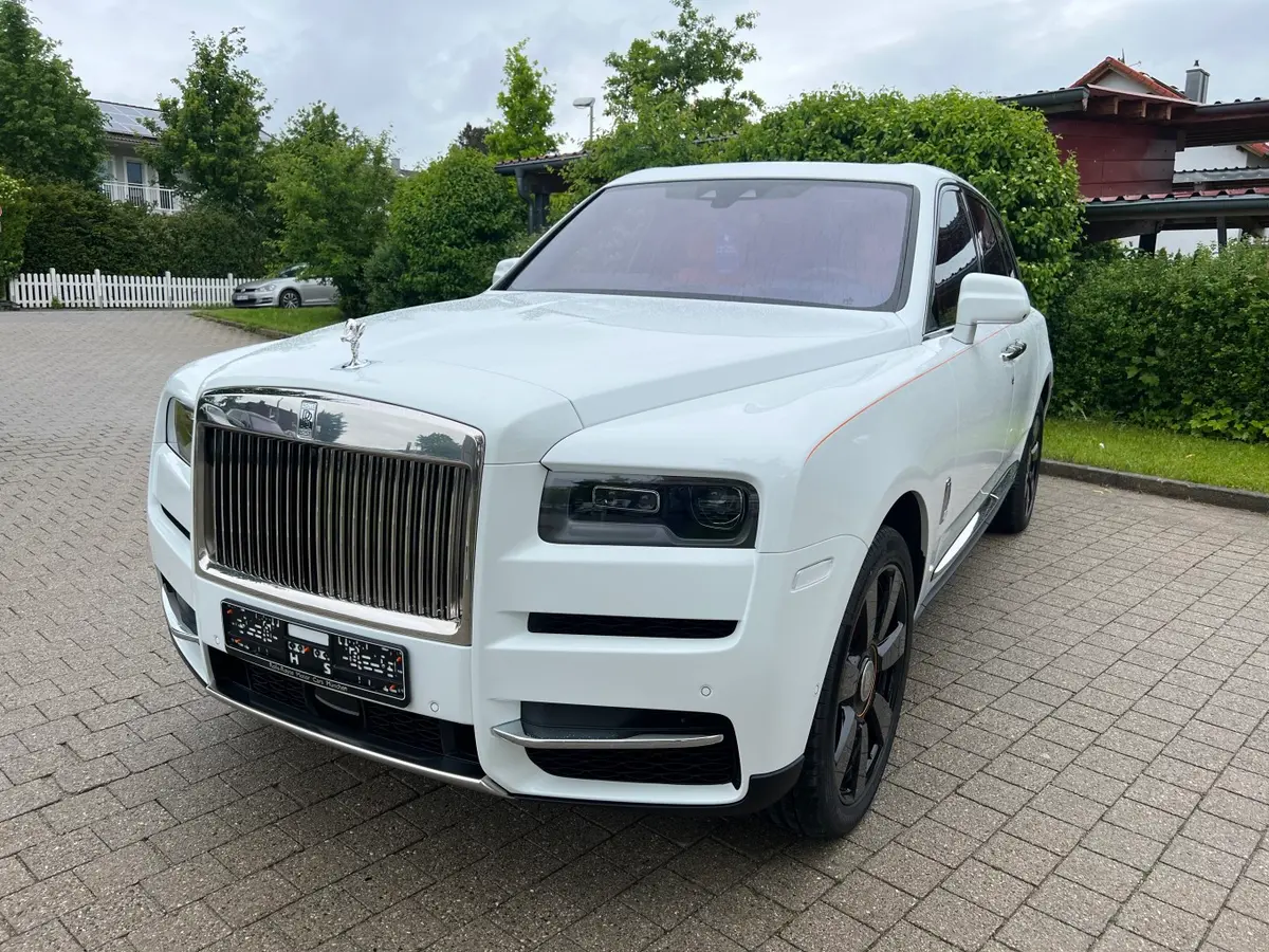 Rolls-Royce Cullinan 2022, dashboard — Rome Luxury Cars, Rome. Rolls-Royce Cullinan in Rome The 2022 Rolls-Royce Cullinan is available for luxury hire…