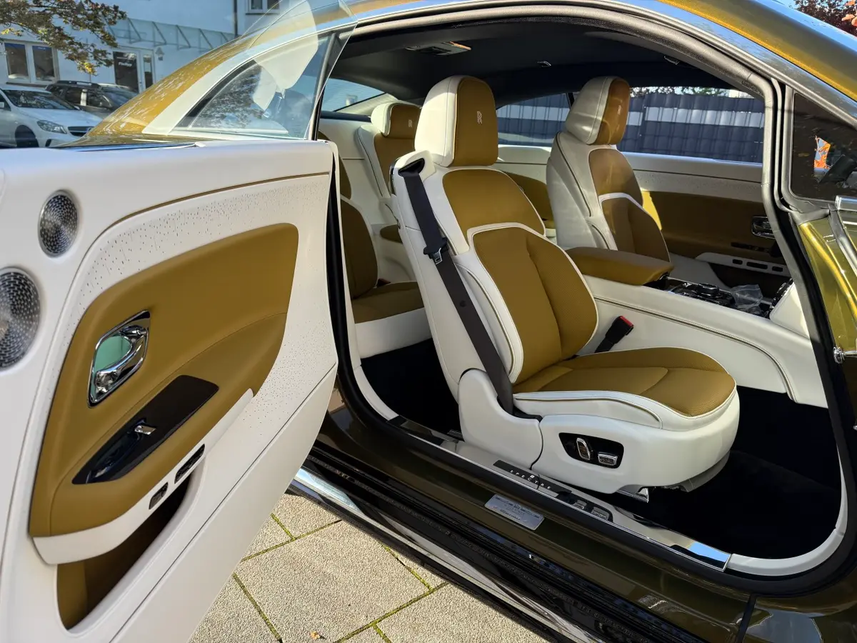 Rolls-Royce Spectre 2024, front view — Rome Luxury Cars, Rome. Rolls-Royce Spectre in Rome The 2024 Rolls-Royce Spectre is available for luxury hire in…