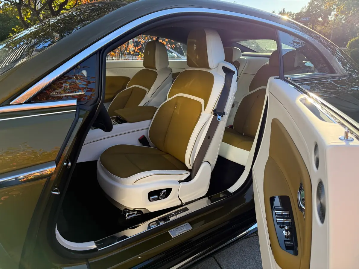 Rolls-Royce Spectre 2024, rear view — Rome Luxury Cars, Rome. Rolls-Royce Spectre in Rome The 2024 Rolls-Royce Spectre is available for luxury hire in…